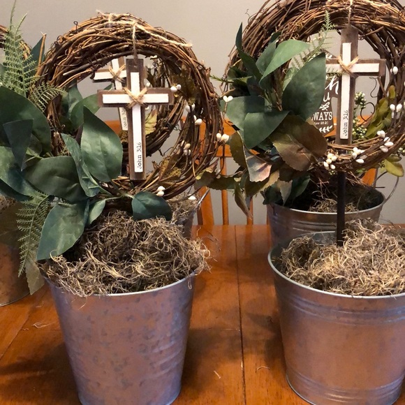Centerpiece floral arrangement rustic green white - Picture 3 of 8